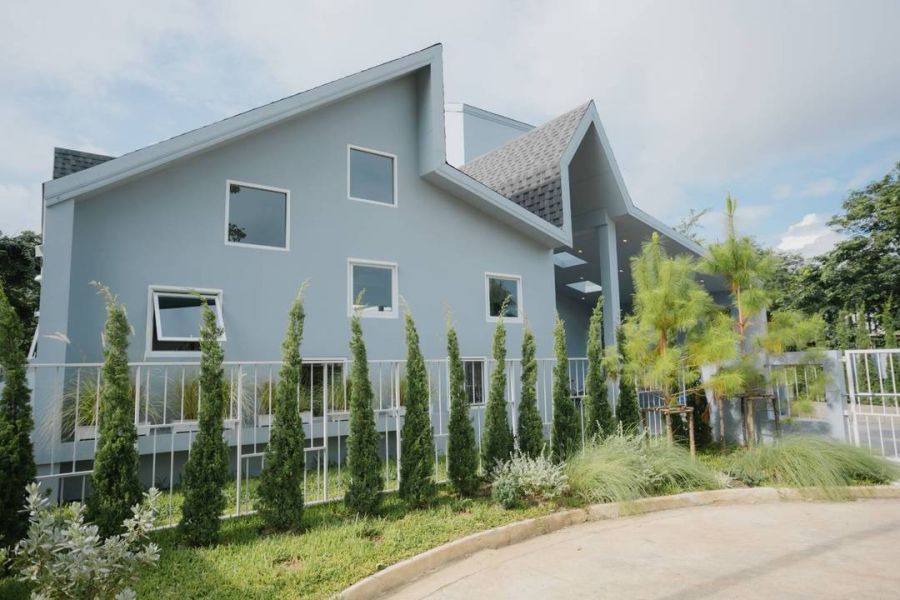 บ้าน - ขายบ้านสร้างใหม่สไตล์โมเดริ์นเพียงแห่งเดียวในเชียงใหม่ ดีไซน์โดดเด่น ในหมู่บ้านเงียบสงบ ปลอดภัย ใกล้รวมโชคพลาซ่า และห้างสรรพสินค้าเซ็นทรัลเฟสติวัล