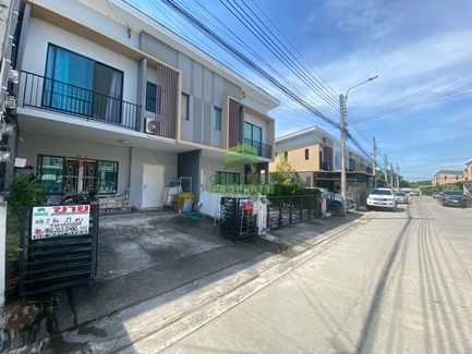 ขายทาวน์เฮาส์ - หมู่บ้านเดอะคอนเนค สวนหลวง อ่อนนุช ขายด่วน ทาวน์โฮมสไตล์โมเดิร์น 2 ชั้น เนื้อที่ 21 ตร.ว ทำเลดี ใกล้ BTS อุดมสุข