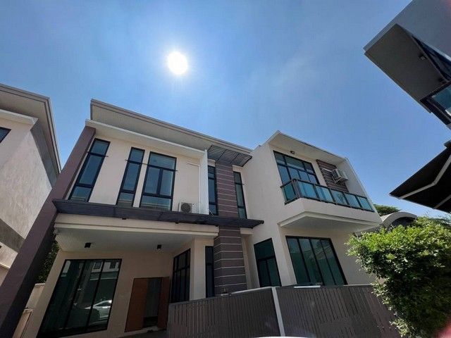 ขายบ้าน - ขายด่วนบ้านเดี่ยว ซอยนาคนิวาส14 ขนาด4 ห้องนอน บ้านเพดานสูงเจ้าของไม่เคยเข้าอยู่ #ขายขาดทุน #โชคชัย4 #ใกล้เซ็นทรัลอีสวิลล์