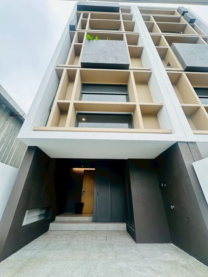 ขายบ้าน - The Cabinet 29 ทาวน์โฮมหรู 3 ชั้นครึ่ง ประดิษฐ์มนูธรรม29 ใกล้ Central EastVille และ CDC