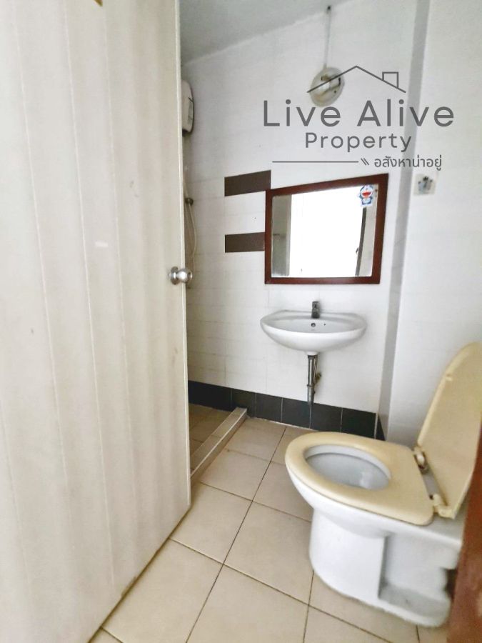 ขายทาวน์เฮาส์ - ขายด่วน ทาวน์โฮมแถวอ่อนนุช80 พัฒนาการ บ้านเปล่าเหมาะสำหรับทำรีโนเวทเพื่ออยู่อาศัยเอง ทำเลดีมาก