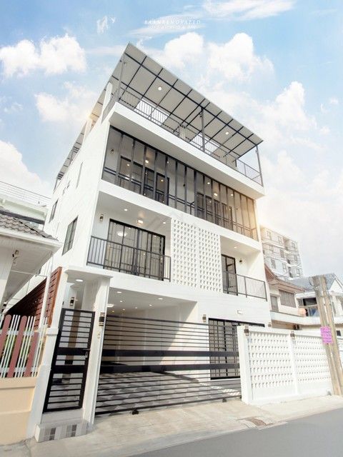 ขายอาคารพาณิชย์ / สำนักงาน - ขายโฮมออฟฟิศ 4 ชั้น กว่า 800 ตรม. 7 ห้องนอน ซอย 20 มิถุนา รีโนเวทใหม่ ใจกลางห้วยขวาง สุทธิสาร ห้วยขวาง ใกล้ MRT สุทธิสาร เหมาะทำออฟฟิศ หรืออยู่อาศัย