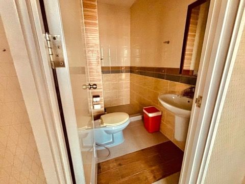 ให้เช่าทาวน์เฮาส์ - ให้เช่าทาวน์โฮม 3 ชั้น โกลเด้นทาวน์ ซ.นวมินทร์ 42 แยก 27 ,ซ.เกษตรนวมินทร์ 48, 5 ห้องนอน 4 ห้องน้ำ ต่อเติมครบ ไซส์ใหญ่ที่สุดในโครงการ