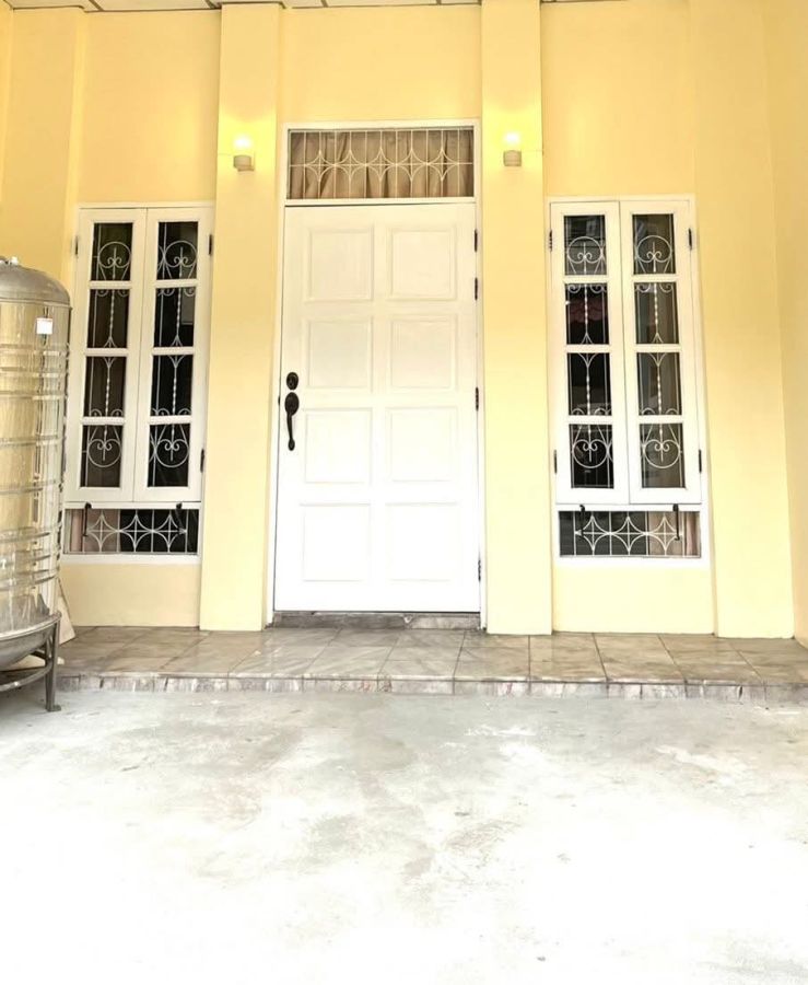 ให้เช่าทาวน์เฮาส์ - ให้เช่า ทาวน์เฮ้าส์ หมู่บ้านสรานนท์ ซ.ลาดพร้าว 101 เส้นทางออกได้หลายถนน เฟอร์นิเจอร์ครบราคา 15,000 บาท/เดือน