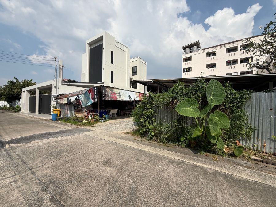 ขายที่ดิน - ขายที่ดินเปล่า ทำเลดี ใกล้บองมาร์เช่ เขตจตุจักร จังหวัดกรุงเทพมหานคร