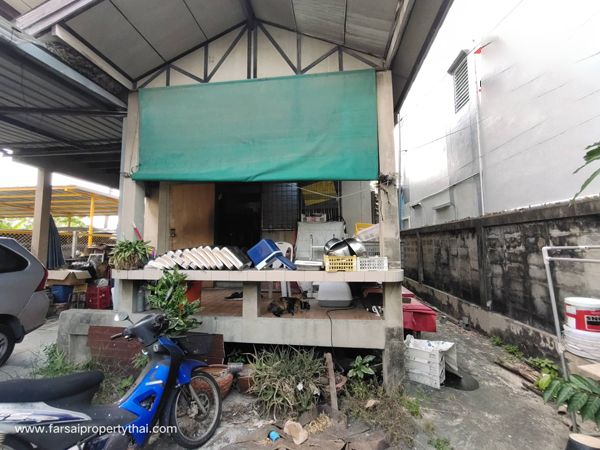 ขายบ้าน - ขายบ้านเดี่ยว 2ชั้นเนื้อที่ 39 ตร.ว บ้านครึงปูนครึ่งไม้ 2ห้องนอน 1ห้องน้ำ ถนนสุขุมวิท115 ซอยติด BTS ปูเจ้าทำเลทอง ราคาขาย 3 ล้านบาท