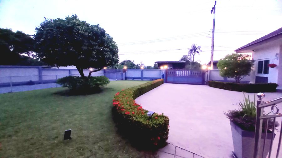 ขายบ้าน - บ้านเดี่ยว 2 หลัง บนที่ดิน 1ไร่ สไตล์รีสอร์ท จ.นครปฐม