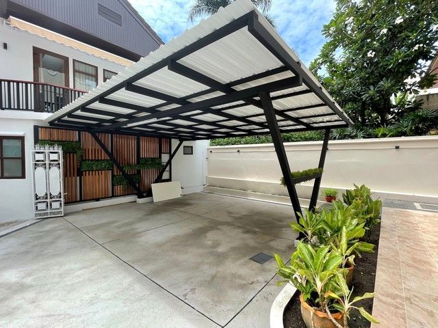 ให้เช่าบ้าน - บ้านเดี่ยว4ชั้น 80ตรว.ชั้นบนสุดเป็นดาดฟ้า สุุขุมวิท ใกล้สถานี BTS นานา