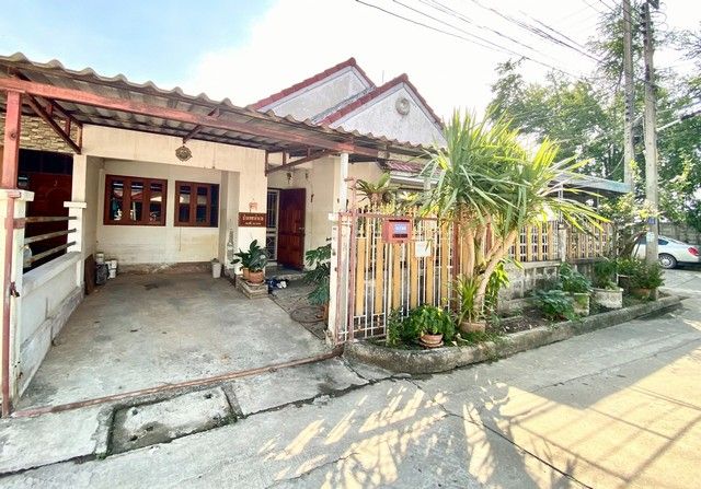 ขายบ้าน - ขายบ้านชั้นเดียว เนื้อที่ 44 ตารางวา หลังมุมซอย2 หมู่บ้านเสนาธานี ก่อนถึงแยกไฟแดงเสนา อยุธยา