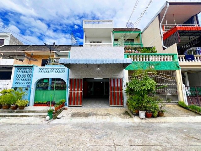 ขายทาวน์เฮาส์ - ทาวน์เฮ้าส์ 3.5 ชั้น หมู่บ้านโอสิริ ซอยสาธุประดิษฐ์45 ยานนาวา (ปรับปรุงใหม่ทั้งหลัง)