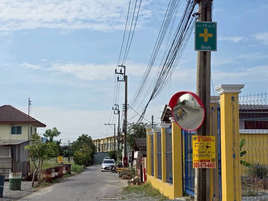 ขายที่ดิน - ขายถูกที่สุดที่ดินทำเลดี 53 ตารางวา ติดถนนลาดยางสาธารณะ ซอย ร่มโพธิ์ทอง 14 อ.บางบัวทอง จ.นนทบุรี