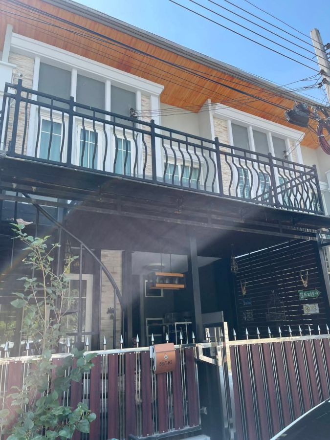 ให้เช่าทาวน์เฮาส์ - ให้เช่า ทาวน์โฮม 2 ชั้น โครงการ โกลเด้นท์ทาวน์ - รามอินทรา ซ. คู้บอน 27 พร้อมรีโนเวท เฟอร์นิเจอร์ครบ ราคา 22,000 บาท/เดือน