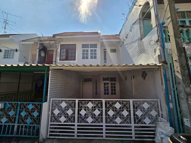 ขายทาวน์เฮาส์ - ทาวน์เฮาส์ อยู่เจริญ99 ในซ.ลาดพร้าว 41 ขนาด 18 ตร.วา บ้านรีโนเวทใหม่ ใกล้ถนนลาดพร้าว ใกล้รถไฟฟ้าสายสีเหลือง