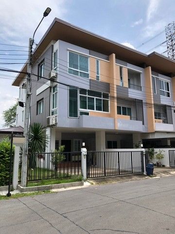 ขายทาวน์เฮาส์ - ขายทาวน์โฮม 3ชั้น หลังริม โครงการ โมทาวน์ บริโอ ถนนเลียบคลองประปา แจ้งวัฒนะ-ประชาชื่น
