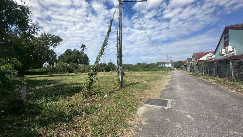 ให้เช่าที่ดิน - ที่ดินให้เช่า 1-1-41 ไร่ ซอยบ้านสวน เศรษฐกิจ 7 ถมแล้ว เหมาะทำโกดัง/ลานจอดรถ ค่าเช่า 20,000 บาท