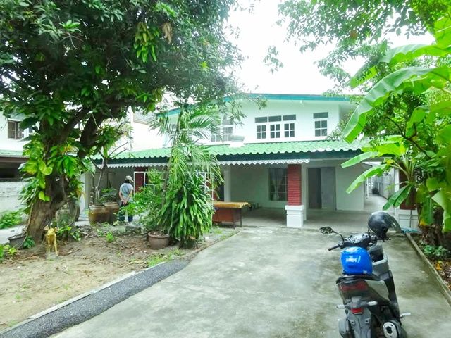 ให้เช่าบ้าน - ถ.สิรินธร ให้เช่าบ้าน2 ชั้น หลังใหญ่ 5นอน MRTบางยี่ขัน 2กม. ตั้งฮั่วเส็ง 750 ม.127ตร.วา.380 ตร.ม. รีโนเวทใหม่ 3น้ำ บางพลัด