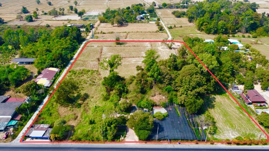 ขายที่ดิน - ขายที่ดินติดถนนใหญ่ราคาถูก พื้นที่ 16-3-27 ไร่ ถ.บ้านนา-แก่งคอย ต.เขาเพิ่ม อ.บ้านนา จ.นครนายก