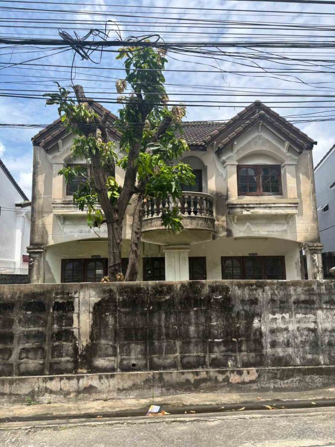 - ขายที่ดินพร้อมบ้าน ทำเลดี สุขุมวิท 101 ใกล้ BTS ปุณณวิถี ใกล้วัดธรรมมงคล จังหวัดกรุงเทพมหานคร