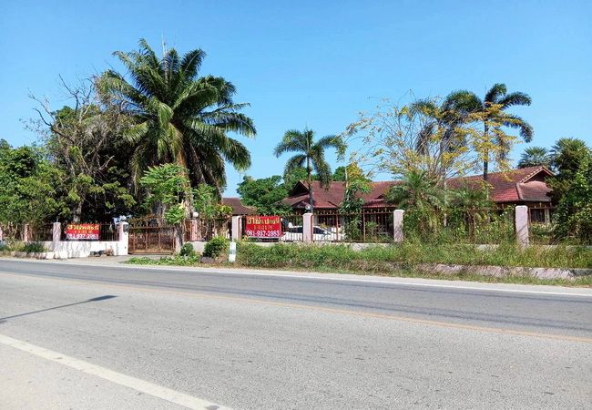 - ขายบ้าน ติดแม่น้ำแม่กลอง ถนนรบ.4038 ตำบลบางโตนด อำเภอโพธาราม ราชบุรี