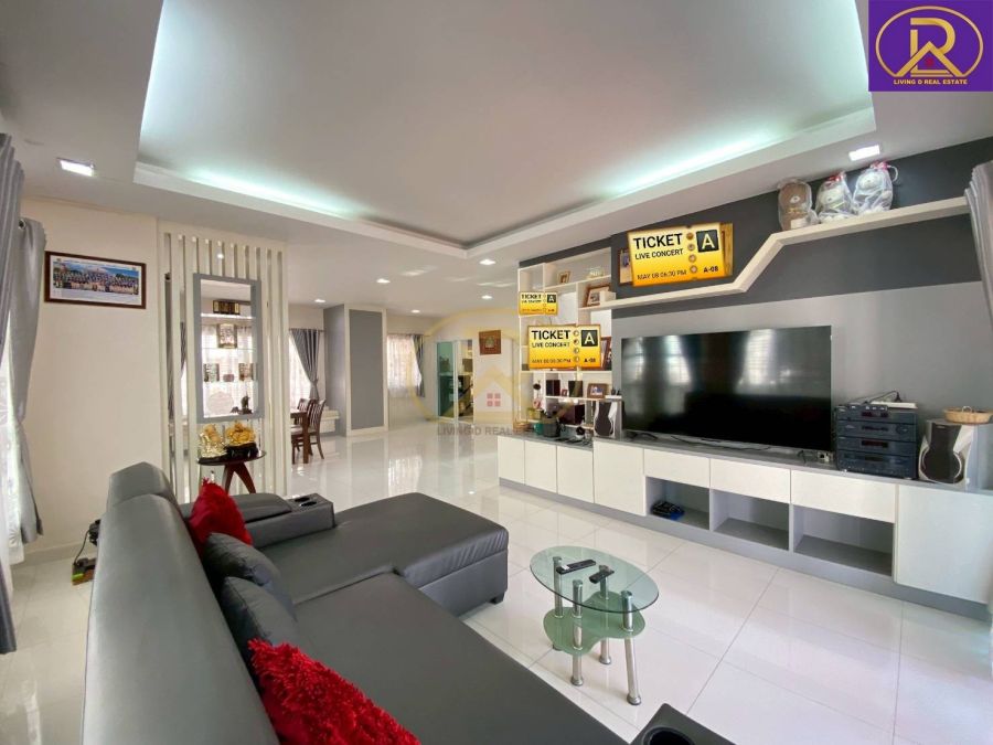 - ให้เช่าบ้านเดี่ยวบางแสน บ้านหลังใหญ่ แต่งสวยพร้อมอยู่ พื้นที่ใช้สอยเยอะ เป็นส่วนตัว หมู่บ้านแกรนด์มณีรินทร์ สามมุข-บางแสน อ.เมืองชลบุรี จ.ชลบุรี