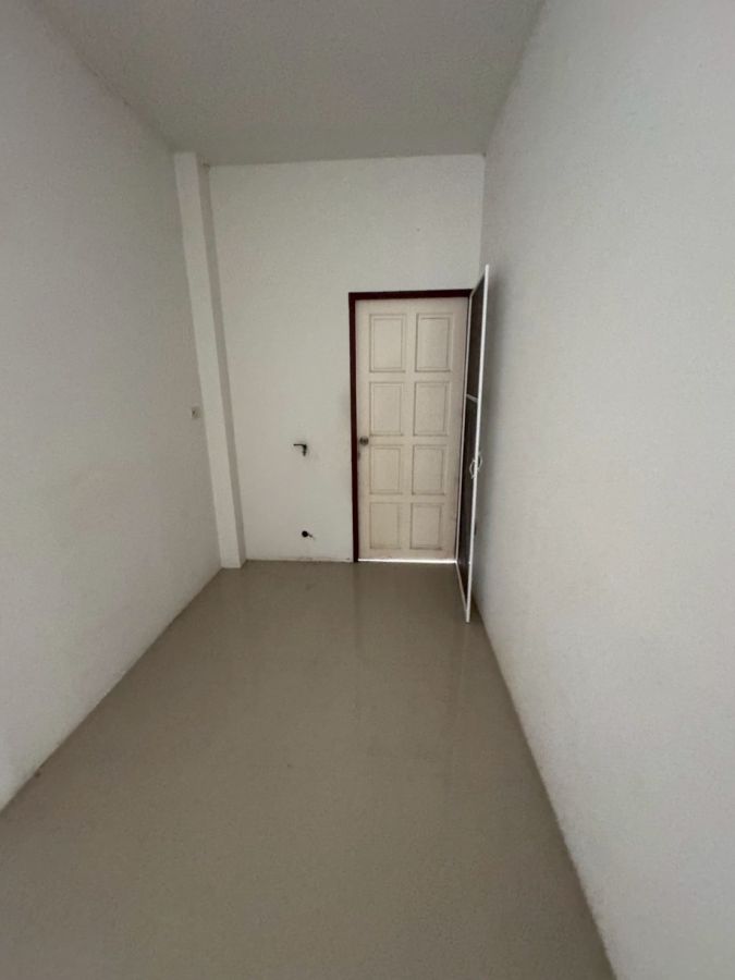 - ขายบ้านเดี่ยว ชั้นเดียว หมู่บ้านวโรรส 1 ถนนสาย 11 ปลวกแดง ระยอง