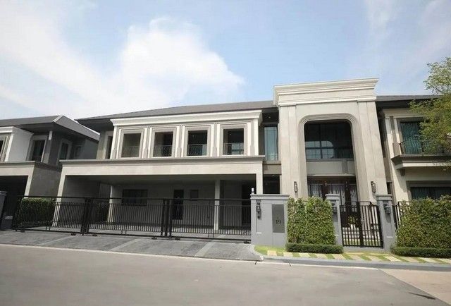 - ขายด่วน Grand Bangkok Boulevard Krungthepkreetha บ้านหรูใหม่ กรุงเทพกรีฑา 49 ลบ. วิวสวนกลาง พร้อมอยู่ทันที