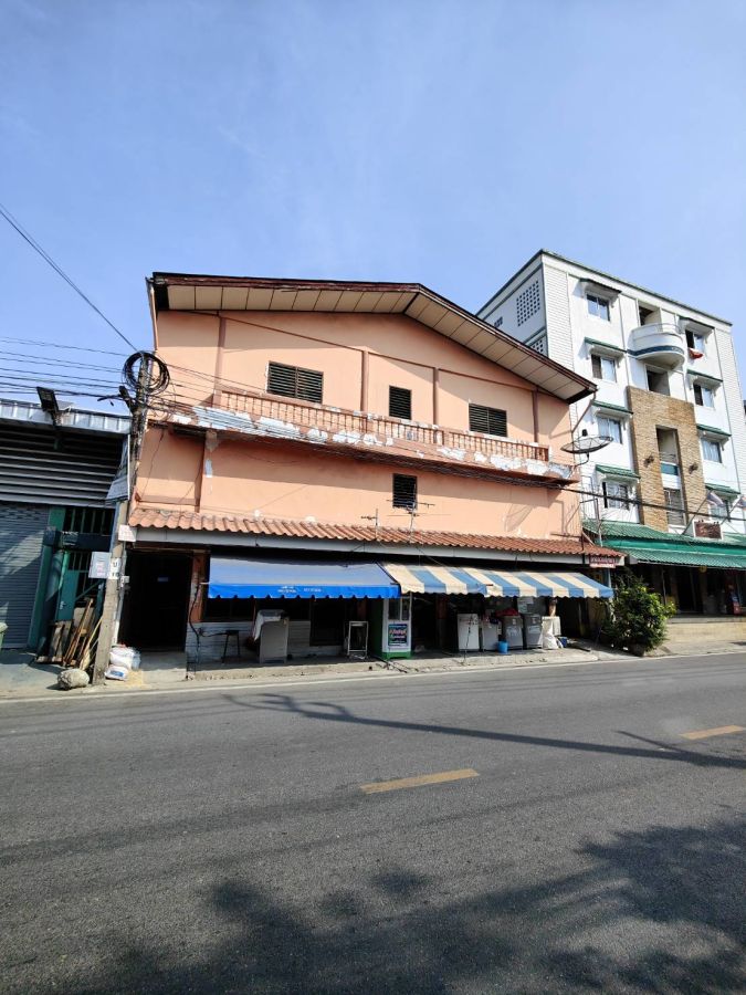 - ขายตึก 3 ชั้น ซอยหมู่บ้านบางพลีนิเวศน์ ต.บางพลีใหญ่ อ.บางพลี จ.สมุทรปราการ