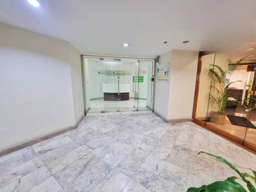 - ขายพื้นที่สำนักงานในอาคารสินสาทร ทาวเวอร์ ติดถนนสาทร ติดบีทีเอสกรุงธนบุรี วิวแม่น้ำเจ้าพระยา วิวสีลม