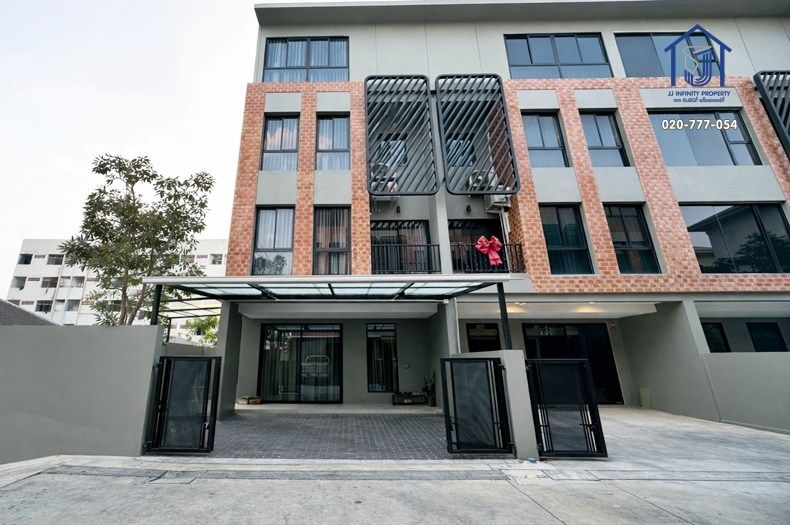 - ขายทาวน์โฮม 3.5 ชั้น โครงการBritloft ถนนโชคชัย 4 แยก 28 ใกล้ MRT สถานีโชคชัย 4 พร้อมอยู่