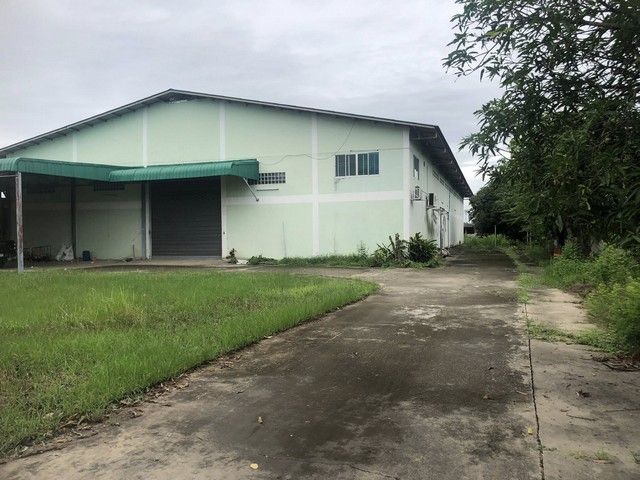 - ให้เช่าโรงงาน บนที่ดิน 4 ไร่ พื้นที่โรงงาน 1250 ตารางเมตรบ้านเดี่ยว 6 ห้องนอน 6 ห้องน้ำ อำเภอสามพราน จังหวัดนครปฐม