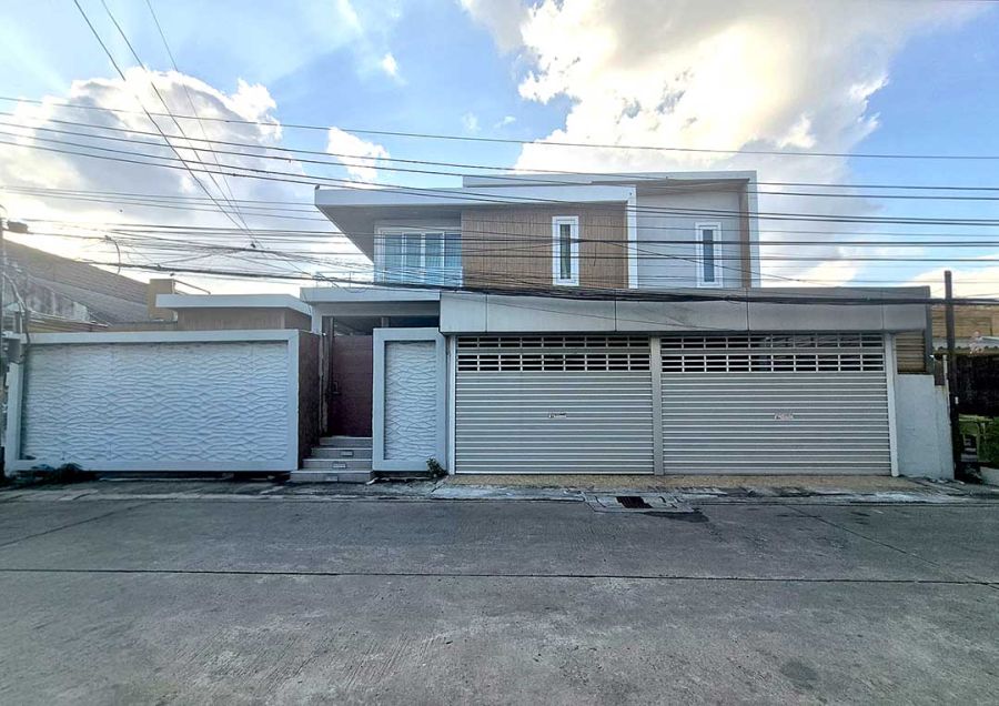 - โครงการรัชดานิเวศน์ ถนนรัชดาภิเษก บ้านเดี่ยว 2 ชั้น สร้างเองสไตล์โมเดริน์ พร้อมสระว่ายน้ำส่วนตัว อยู่ใจกลางเมือง ใกล้ทุกอย่างครบจบ ในหลังเดียว