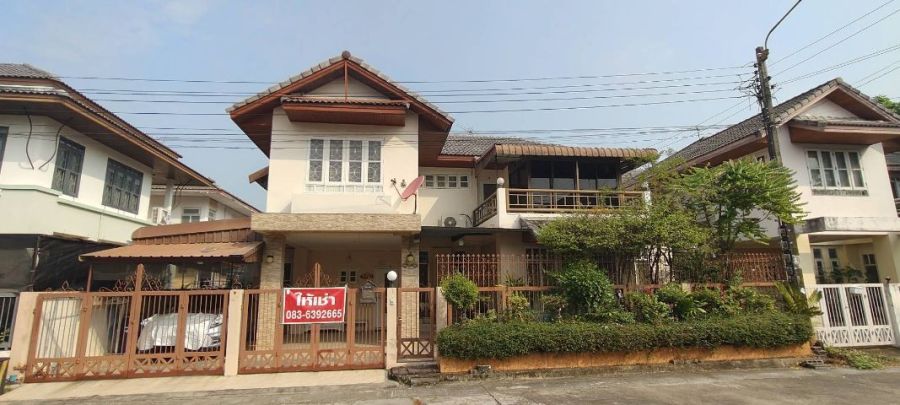 - ให้เช่าบ้านเดี่ยว 2 ชั้น หมู่บ้านวรารักษ์ ทำเลดีใกล้ห้างแฟชั่นไอส์แลนด์ จังหวัดกรุงเทพมหานคร