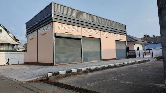 - ปล่อยเช่าโกดังพร้อมออฟฟิศ ใจกลางเมืองระยอง เหมาะกับการสต๊อกสินค้า