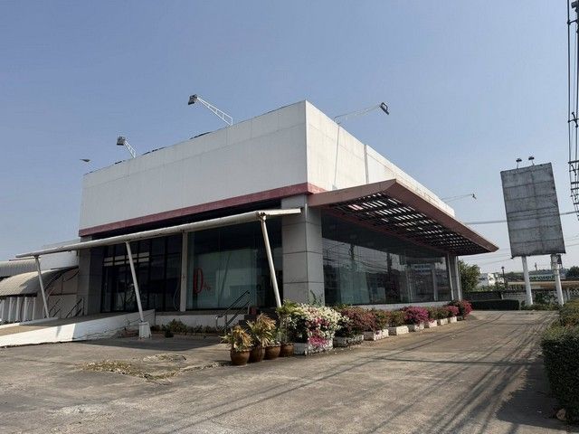 - โชรูมพร้อมโกดังให้เช่า 2250 ตรม. ติดถนนใหญ่ เพชรเกษม กม.27.5 อ้อมใหญ่ อำเภอสามพราน นครปฐม