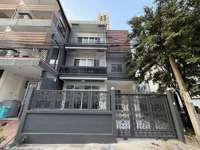 - โฮมออฟฟิศ Casa Pac fica Bangkok 5 ห้องนอน 4 ห้องน้ำ 400 ตารางเมตร เพียง100เมตรถึงBTS พระโขนง