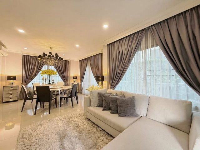 - บ้านเดียวหมู่บ้าน The city Ramintra พร้อมเฟอร์นิเจอร์ 4 ห้องนอน (แถวห้างแฟชั่นไอแลนด์)