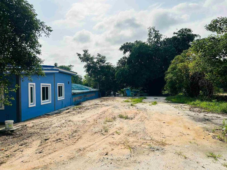 - ขายที่ดินแม่น้ำคู้ถมแล้ว 120 ตรว. ใกล้นิคมWHA4(แยกพวงมาลัย)-2กม. อ.ปลวกแดง จ.ระยอง