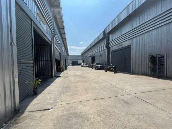 - ให้เช่าอาคารโกดัง โรงงาน ย่านถนนเทพารักษ์ กม.11 พื้นที่ 300 และ 600 ตรม.