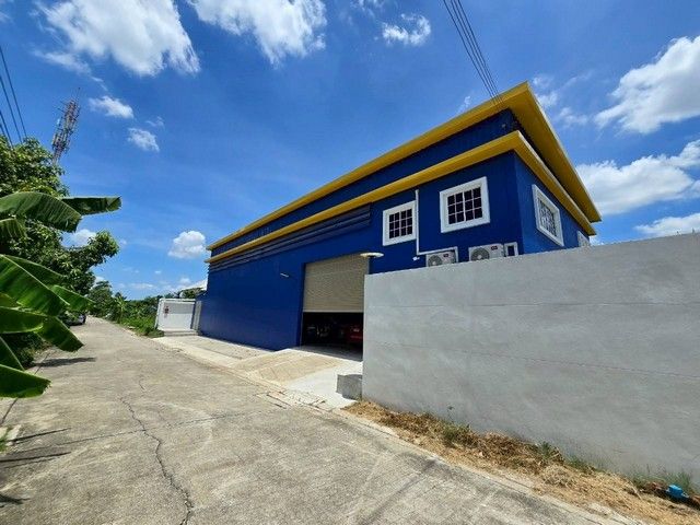 - ให้เช่าโกดังติด สมาคมปักใต้ ถ. กาญจนาภิเษก รถ 6 - 10 ล้อ เทรลเลอร์สั้น เข้า - ออกสะดวก