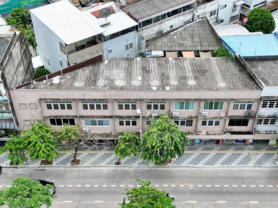 - ขายตึกลาดพร้าว ติดถนนใหญ่ ซอยลาดพร้าว11-13 กว้าง34เมตร เนื้อที่96ตรว เหมาะติดป้ายโฆษณา จอดรถใต้ตึกได้หลายคัน ใกล้แยกรัชดา-ลาดพร้าว ราคาต่อรองได้