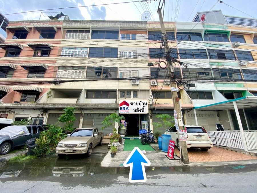 - ขายตึกแถว4ชั้น ซอยลาดพร้าว132แยก3 ห่างจากถนนลาดพร้าวเพียงแค่200เมตรเท่านั้น หลังใหญ่พื้นที่25ตร