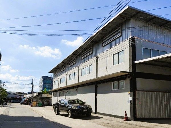 - ให้เช่าอาคารโรงงาน/โกดังพื้นที่ใช้สอย 2 ชั้น 1,080 ตร.ม ไฟฟ้า 3 เฟส ออฟฟิศ ถนนลาดพร้าว101 ซอยโพธิ์แก้ว ราคาเช่า 120,000 บ/ด