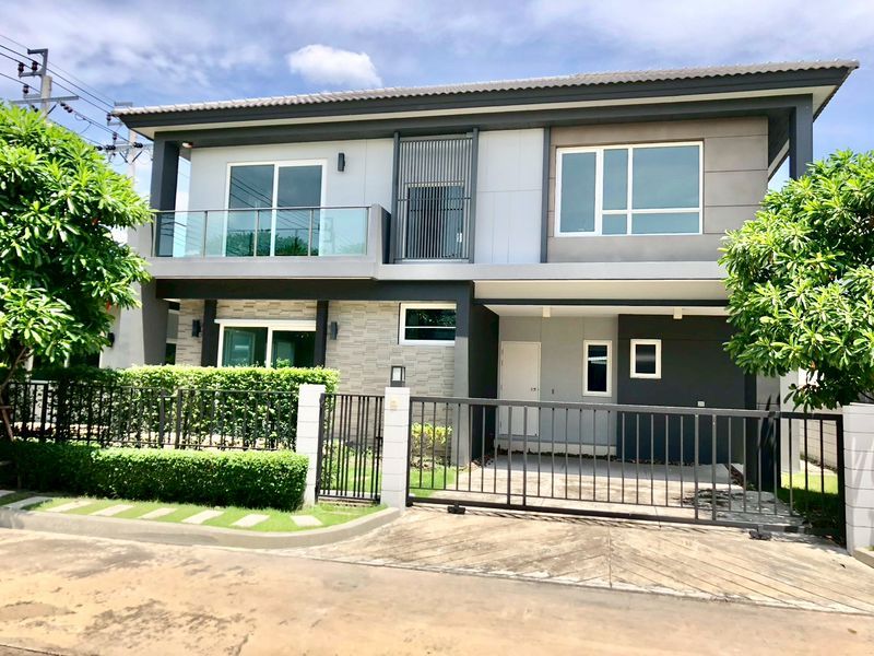 - ขายบ้านเดี่ยว The City นวมินทร์ 53 หลังมุม เนื้อที่ 71.4 ตารางวา 4 ห้องนอน ซอยนวมินทร์ 53 แขวงคลองกุ่ม เขตบึงกุ่ม กรุงเทพมหานคร