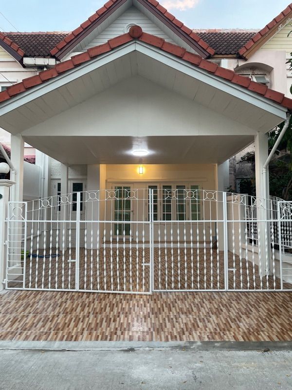 - ให้เช่าทาวน์โฮม 2 ชั้น รีโนเวทใหม่ หมู่บ้านภัทรพาร์ค บางคูวัด ปทุมธานี