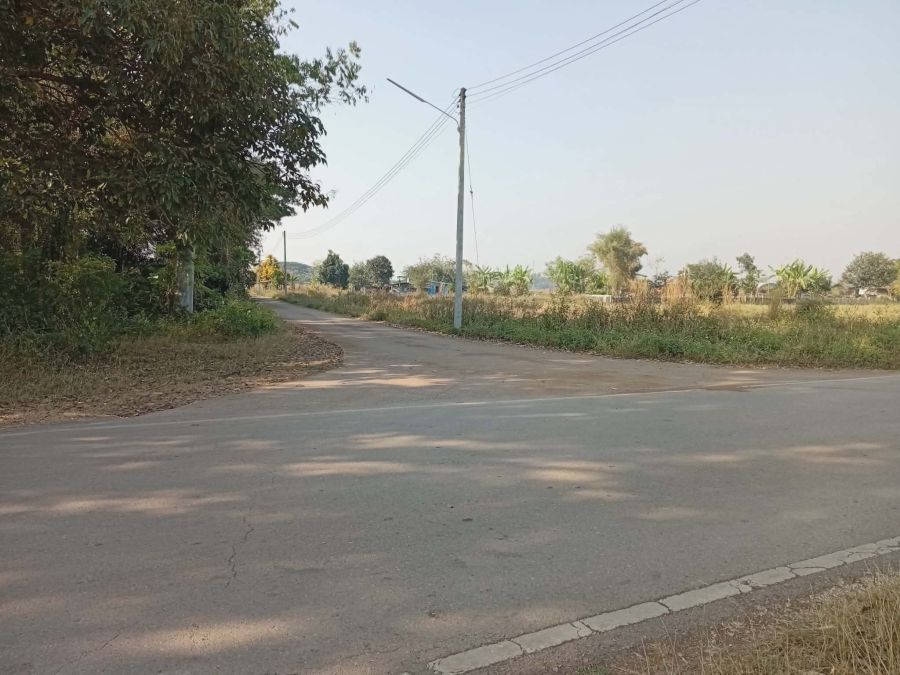 - ขายที่ดิน แม่ทะ หลังเทศบาลนาครัว บ้านหลุก ที่ติดถนน