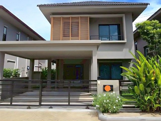 - ให้เช่าบ้านเดี่ยว2 ชั้น 42ตรว.ถนน สุขาภิบาล2 ใกล้เมกาบางนา