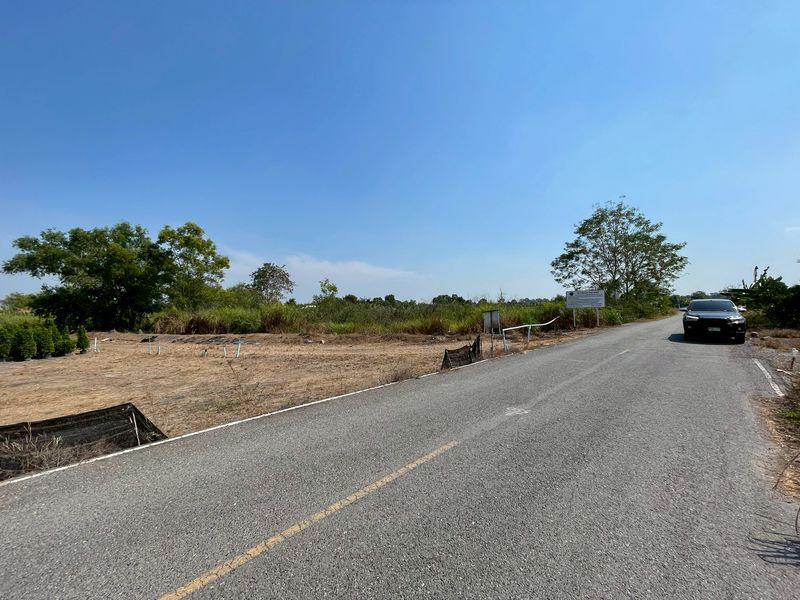 - ที่ดินเปล่า 23-2-09 ไร่ คลอง 15 องครักษ์ ติดถนนปูน ตำบลคลองใหญ่ อำเภอองครักษ์ จังหวัดนครนายก