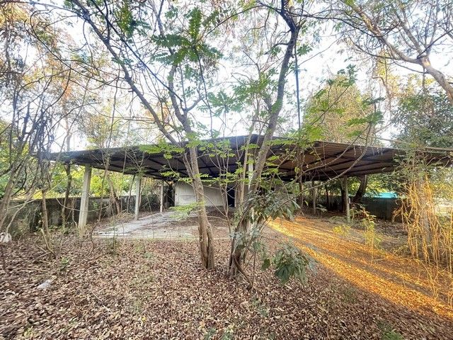 - ขายที่ดินพร้อมสิ่งปลูกสร้าง สามารถแบ่งแปลงขาย หรือทำบ้านขายได้หน้ากว้าง 50 เมตร