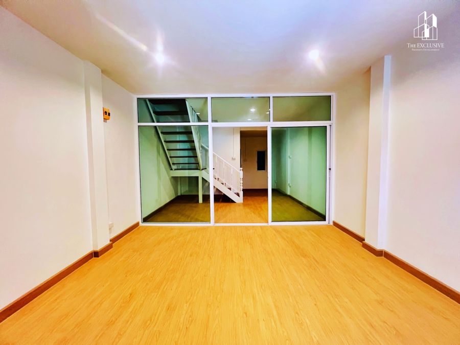 - ขายทาวน์เฮ้าส์ รีโนเวทใหม่ หมู่บ้านบัวทอง 4