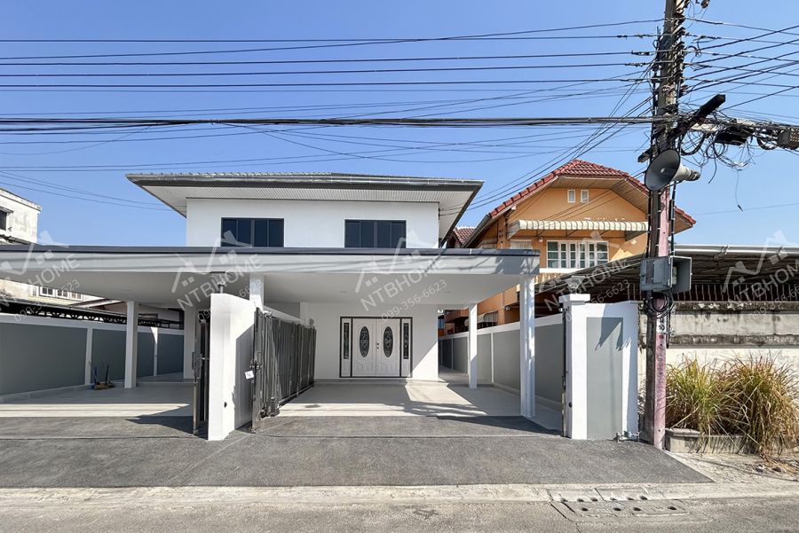 - บ้านแฝด 2 ชั้น ซอยโกสุมรวมใจ 36 ต่อเติมครบพร้อมอยู่ ทำเลดีใกล้สนามบินดอนเมือง